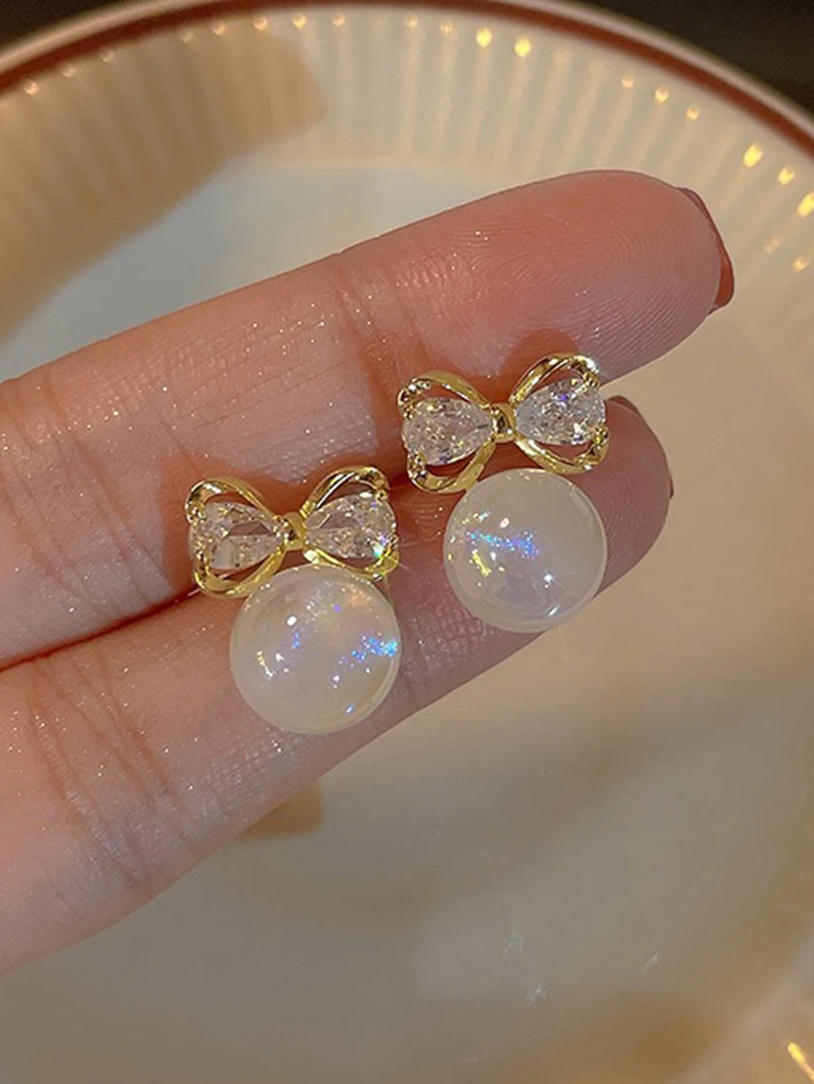 1 par de pendientes de aleación con forma de lazo, estilo princesa sirena, dulces, elegantes y lujosos, con perlas sintéticas y decoración de diamantes de imitación, para mujer