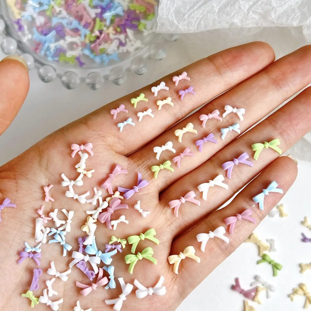 50 Pz 8 Colori Misto Resina Arco Unghie artistiche Decorazione Accessori Macaron Colore Mini Arco Unghie Pendenti e Ciondoli Forniture per Manicure FAI DA TE