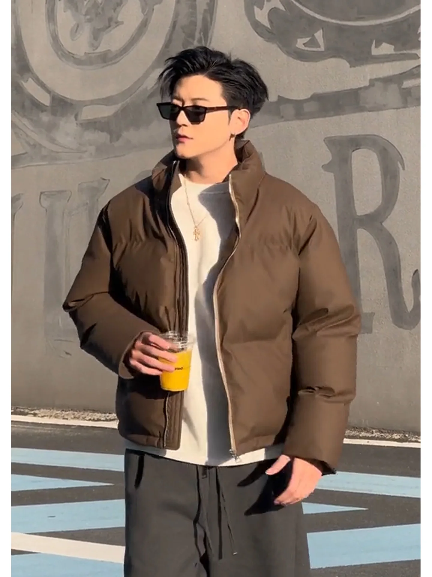 

Мужская утепленная зимняя хлопковая куртка карамельного цвета с воротником-стойкой, повседневный стиль, теплая, короткая, уличная одежда