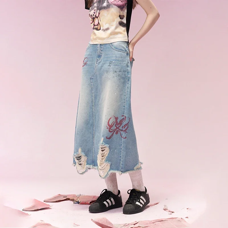 ELFSACK High Waist A-Line Graffiti Print Jean Skirt with Frayed Hem
