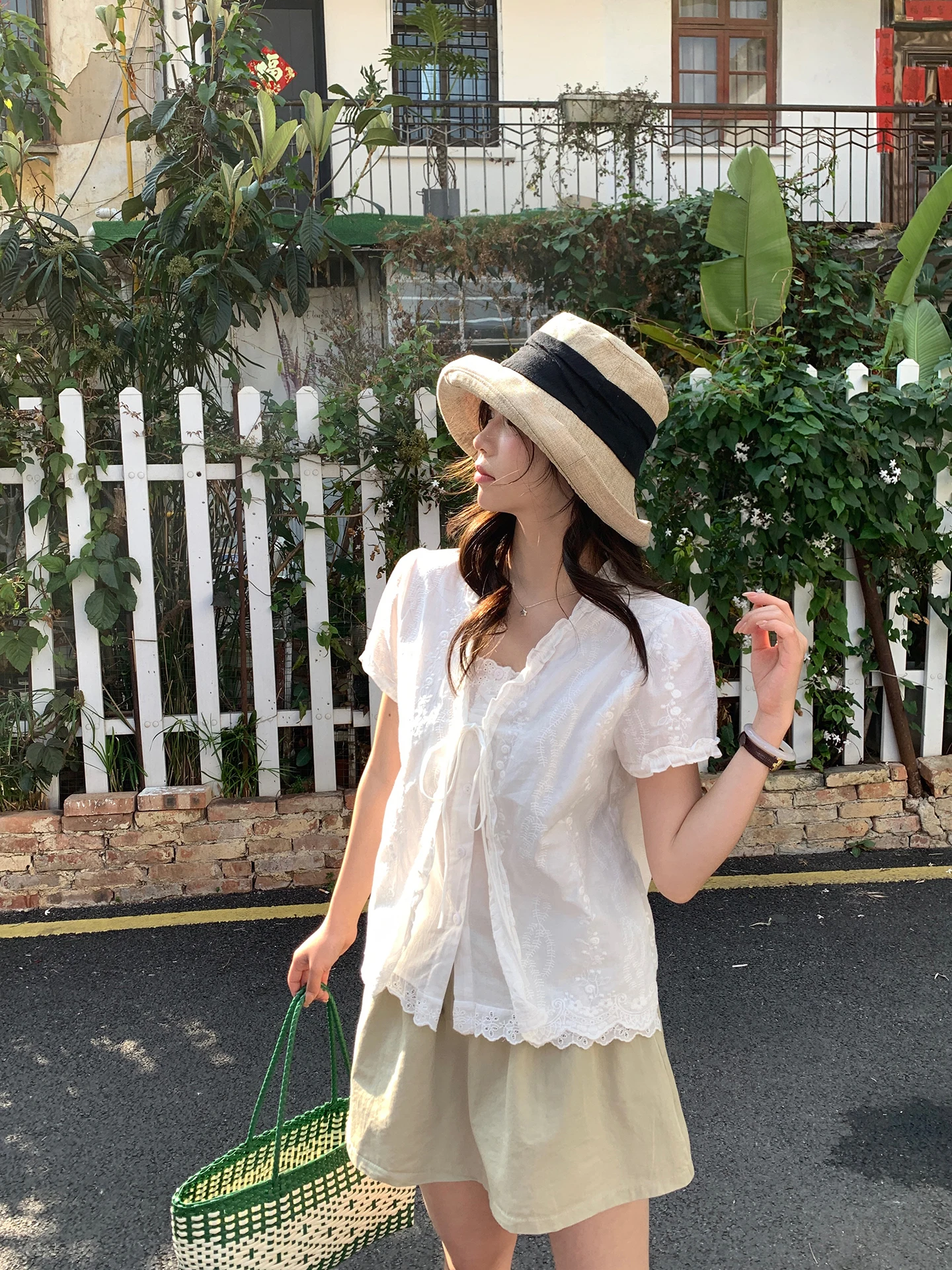 

Sweet Style Floral Lace Short Shirt Women's Summer Slimming Top Cheeset Bunny White Lace Patchwork Sweet Shirt Short Length