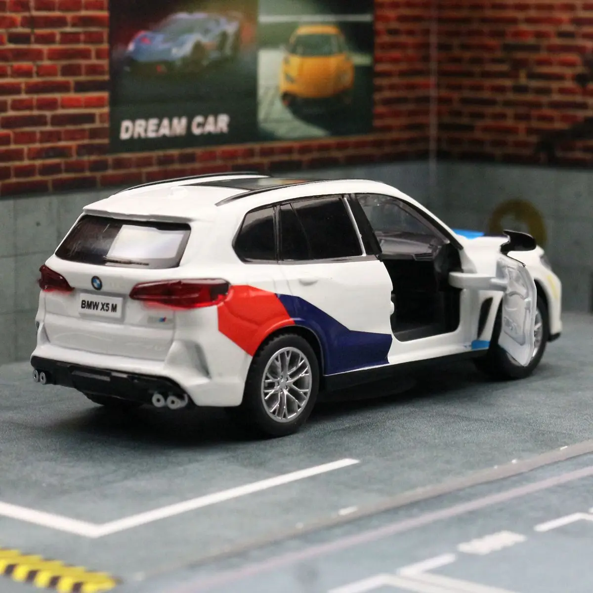 1/43 BMW X5 M Toy Car Model For Children CCA Welly Sport SUV Miniature Free Wheels Pull Back Diecast Alloy Collection Gift Boys
