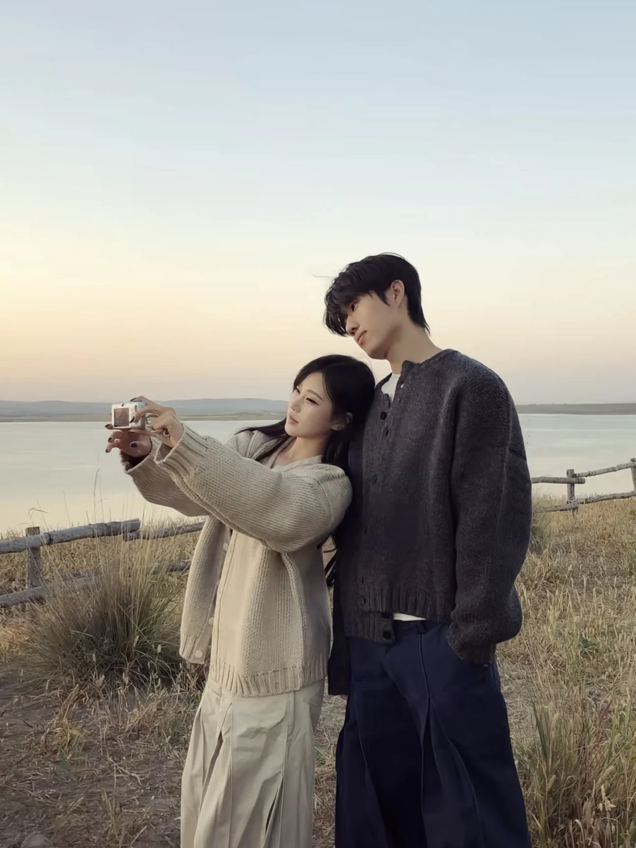 アメリカンレトロ油絵とピースボタンニットオープンカーディガン男女兼用秋冬ラウンドネック万能レイジーセーター...