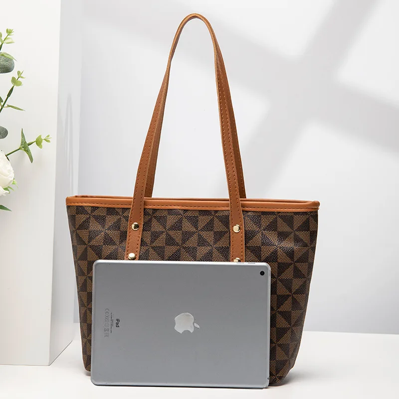 Trendy and Versatile Large Capacity Handbag with Triangular Printed Zipper Tote Bag, Retro Mommy Bag, Stylish Handbag image 3