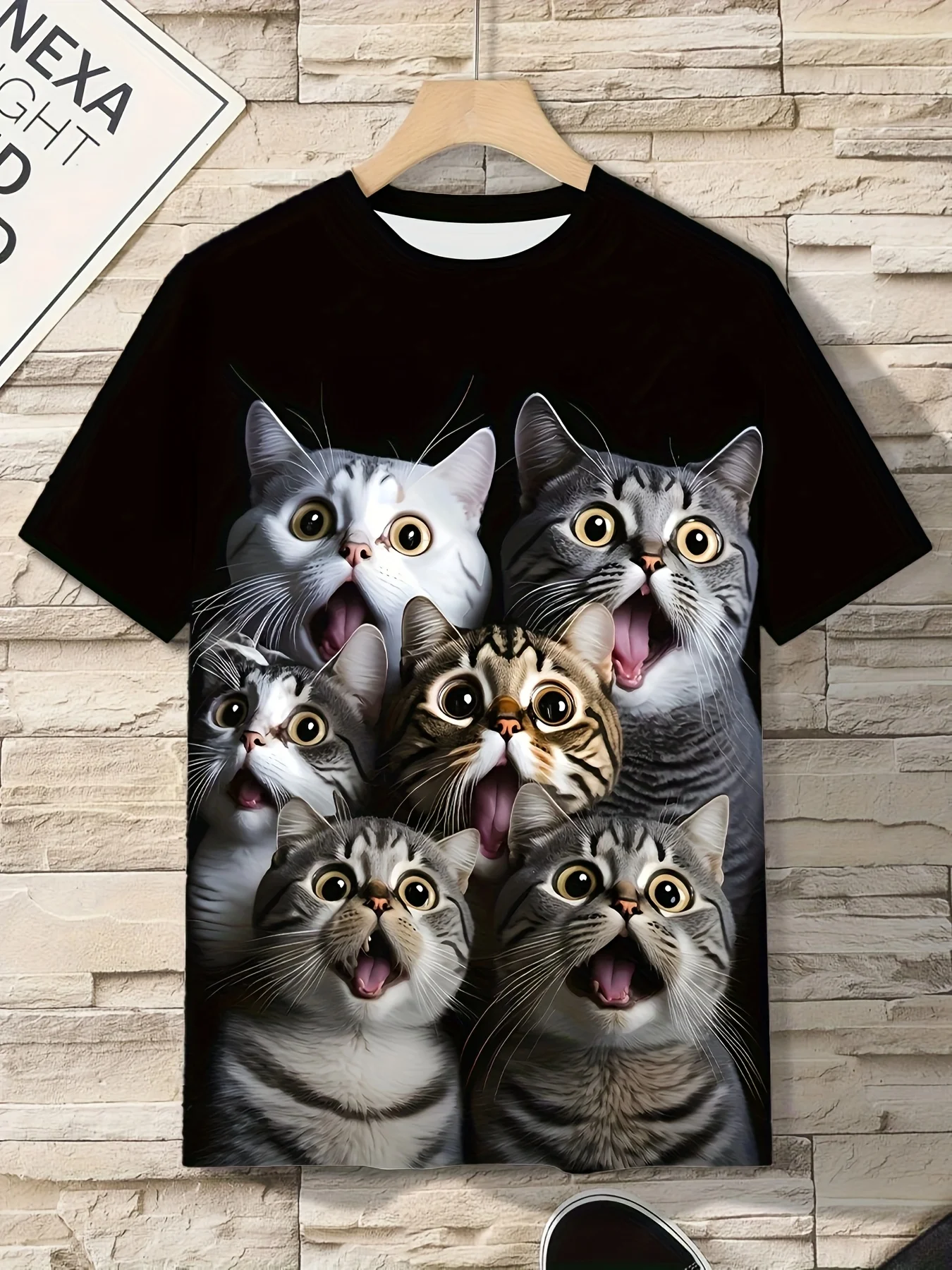 

【Funny Cat Series】Euro American Street Style Men's T-Shirt | Trendy Graphic Tee with Surprised Cat Portrait