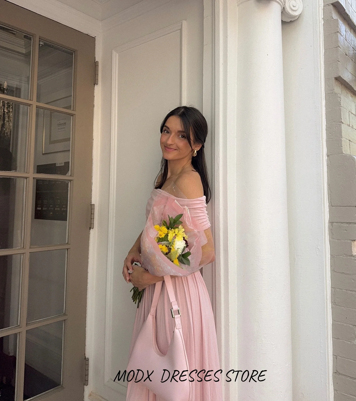 فستان MODX وردي بدون أكتاف شيفون متوسط الطول على شكل حرف a مطوي فستان صيفي ناعم للتاريخ اليومي نزهة عطلة مخصصة