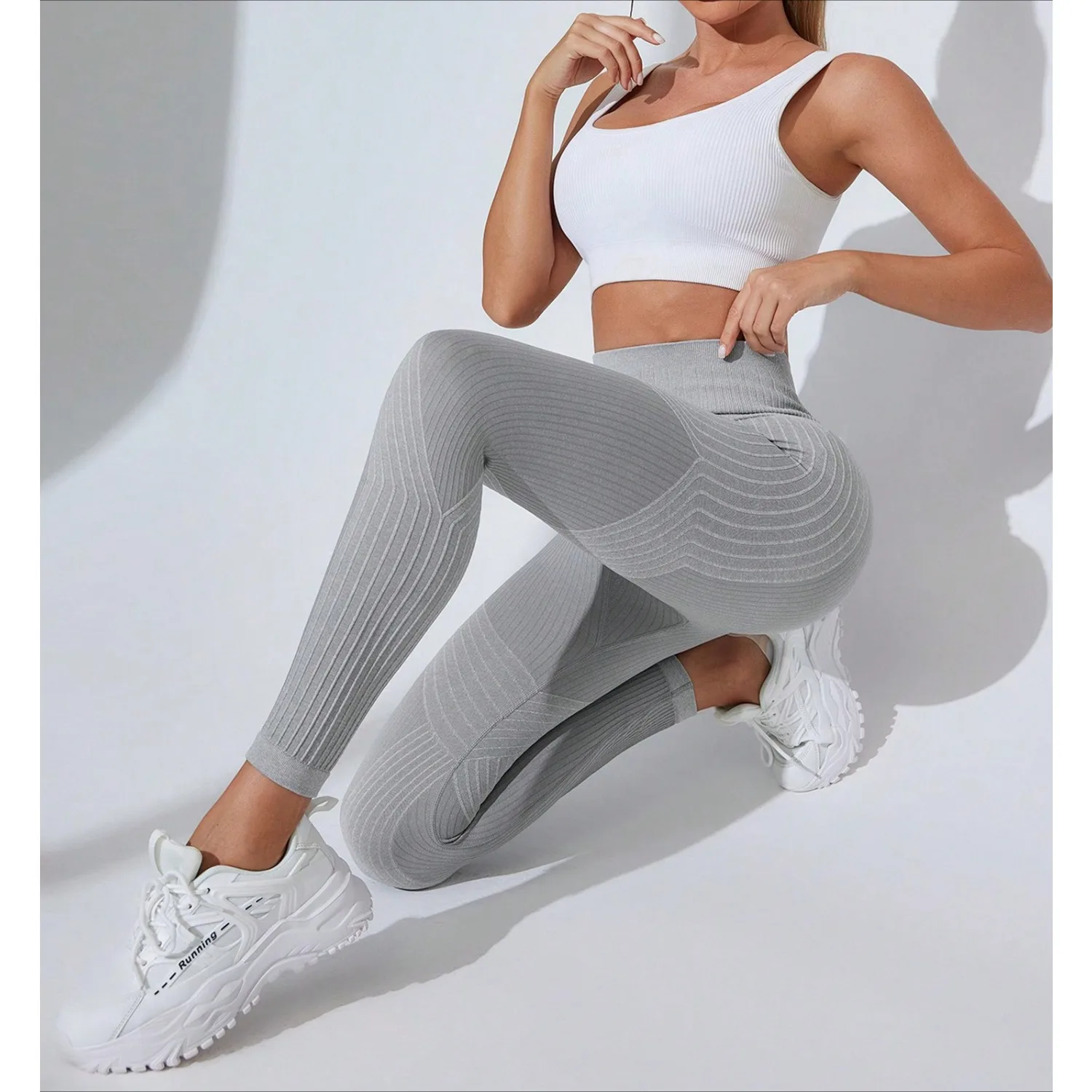 Seamless Women's Gym Striped Sports Pants High Waisted Hip Lifting Tight Knit Yoga Pants Fitness Exercise Sports Yoga Leggings