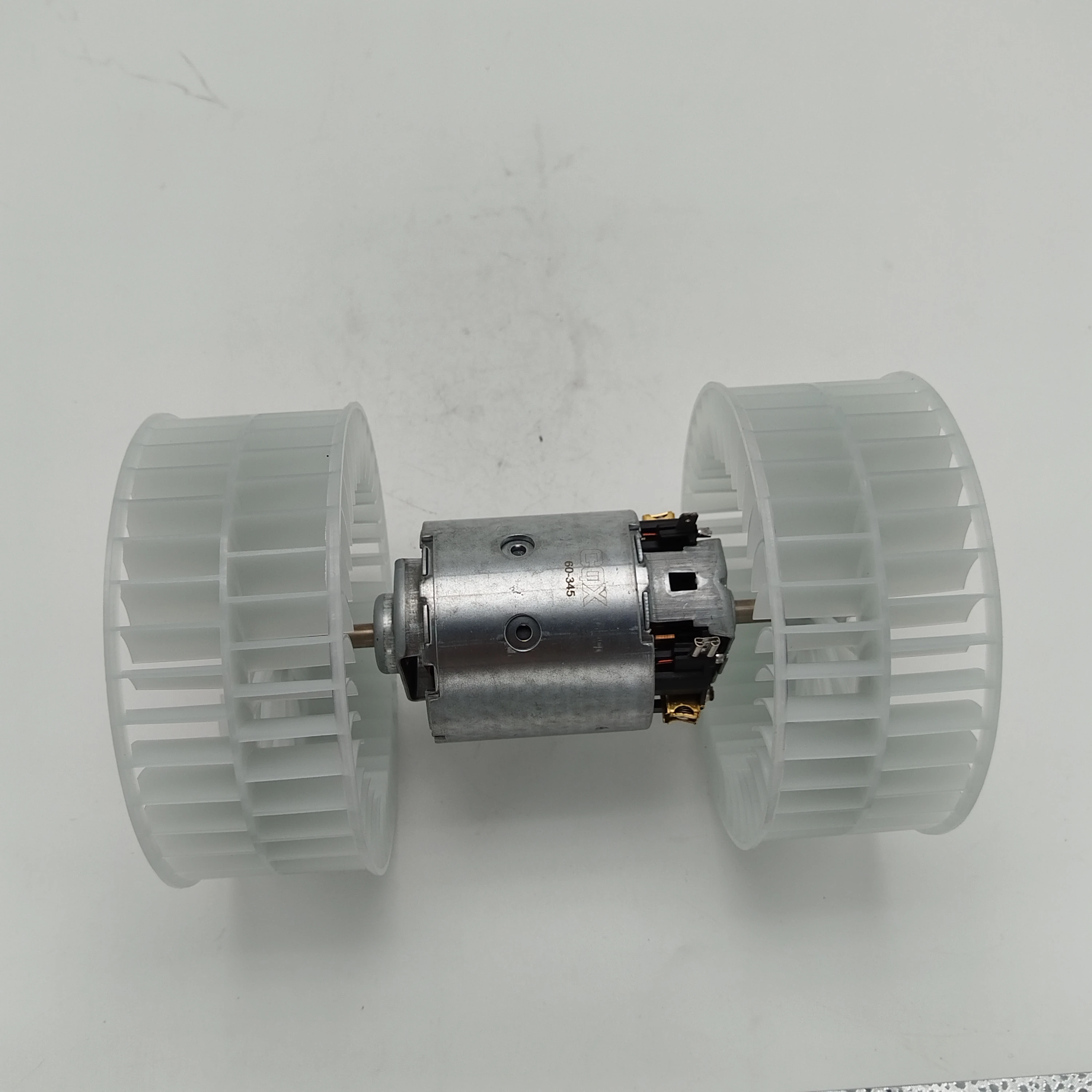 Left-Hand Drive Blower Motor Suitable for Bmw 750Il 840Ci 850Csi 850I M5 Oe: 130111020 64111374377 64111388175 1426100100 64111468542
