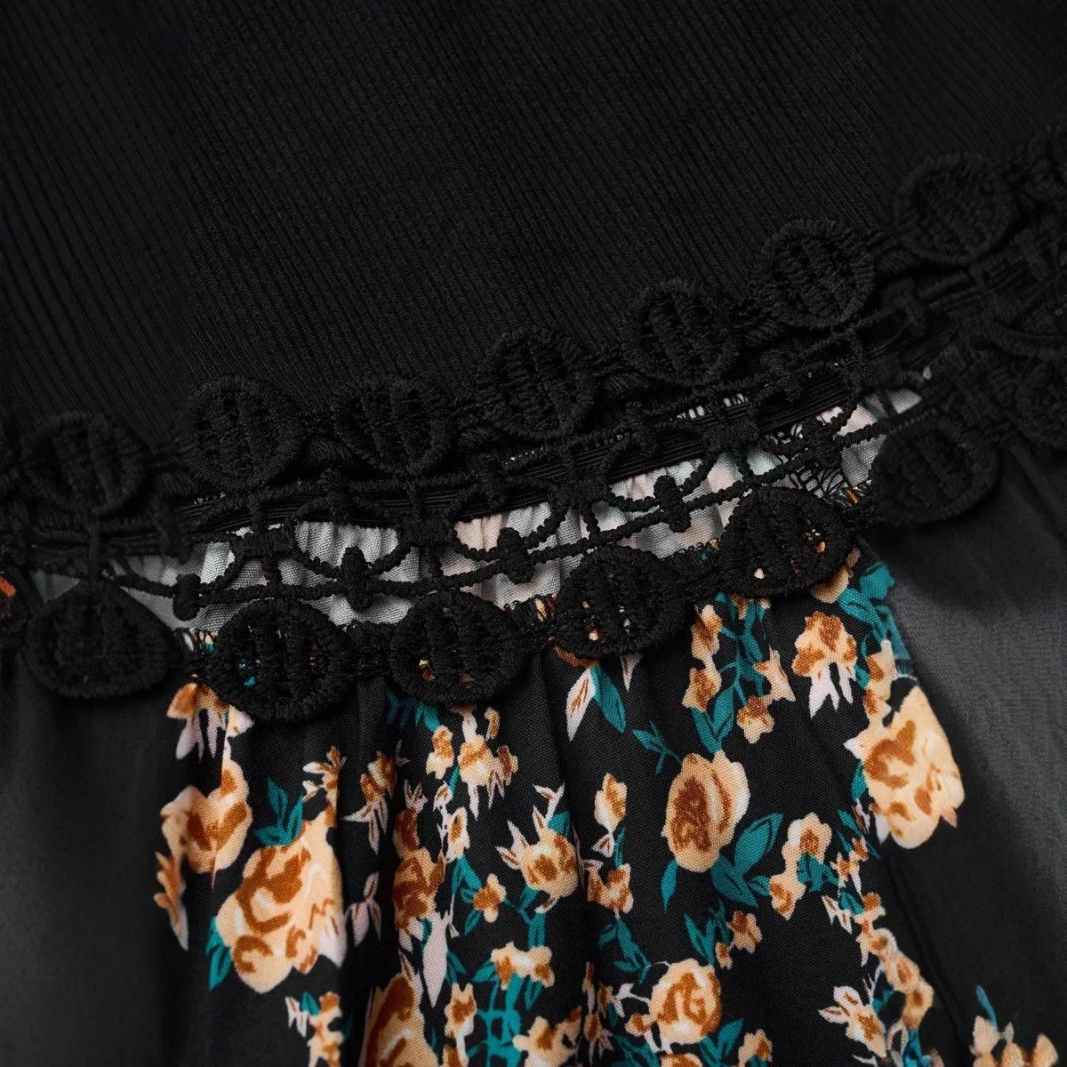 เดรสโบโฮ 2026 ใหม่ ชุดเดรสผู้หญิงเรียบง่าย แฟชั่น เซ็กซี่ แต่งผ้าต่อกัน สายเดี่ยวลายดอกไม้ สำหรับผู้หญิง ฤดูร้อน ไปเที่ยวทะเล ชุดเดรส