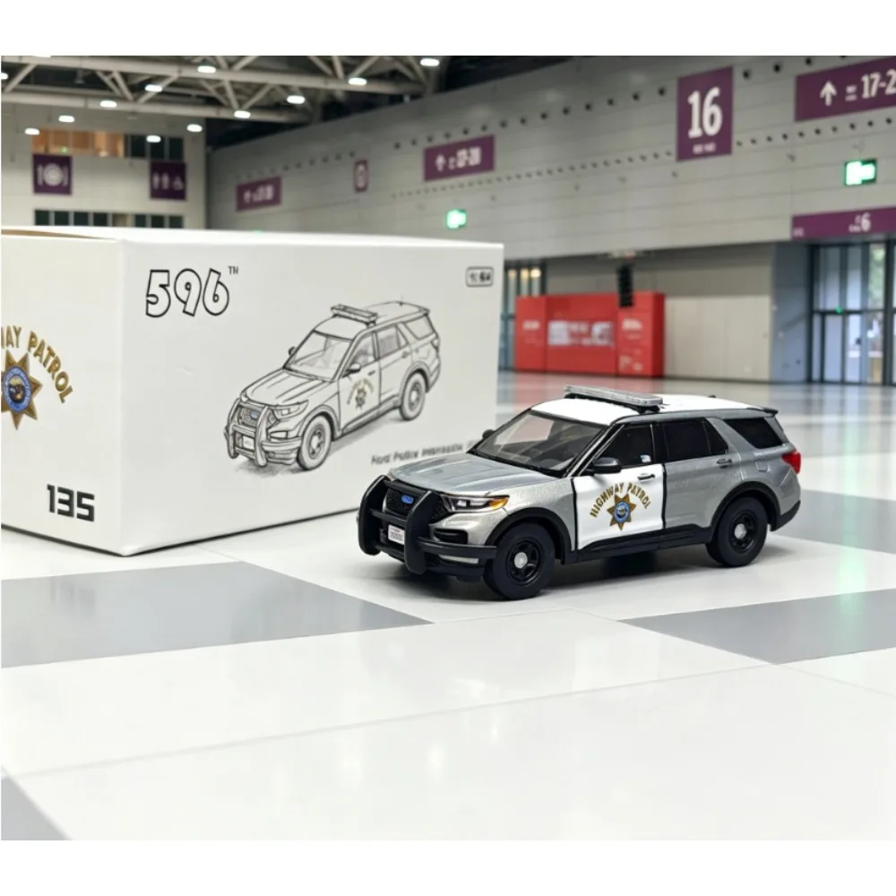 

596 1:64 Scale 2020 Ford Explorer CHP California Highway Patrol Panda Paint Diecast Car Model