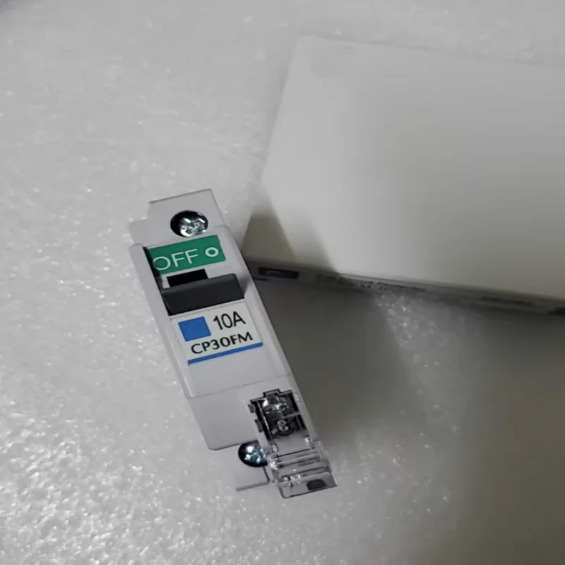 

Совершенно новая оригинальная защита цепи CP30FM-1P010 CP30FM-1P015 CP30FM-1P020 CP30FM-1P025 CP30FM-1P030 CP30FM-2P010