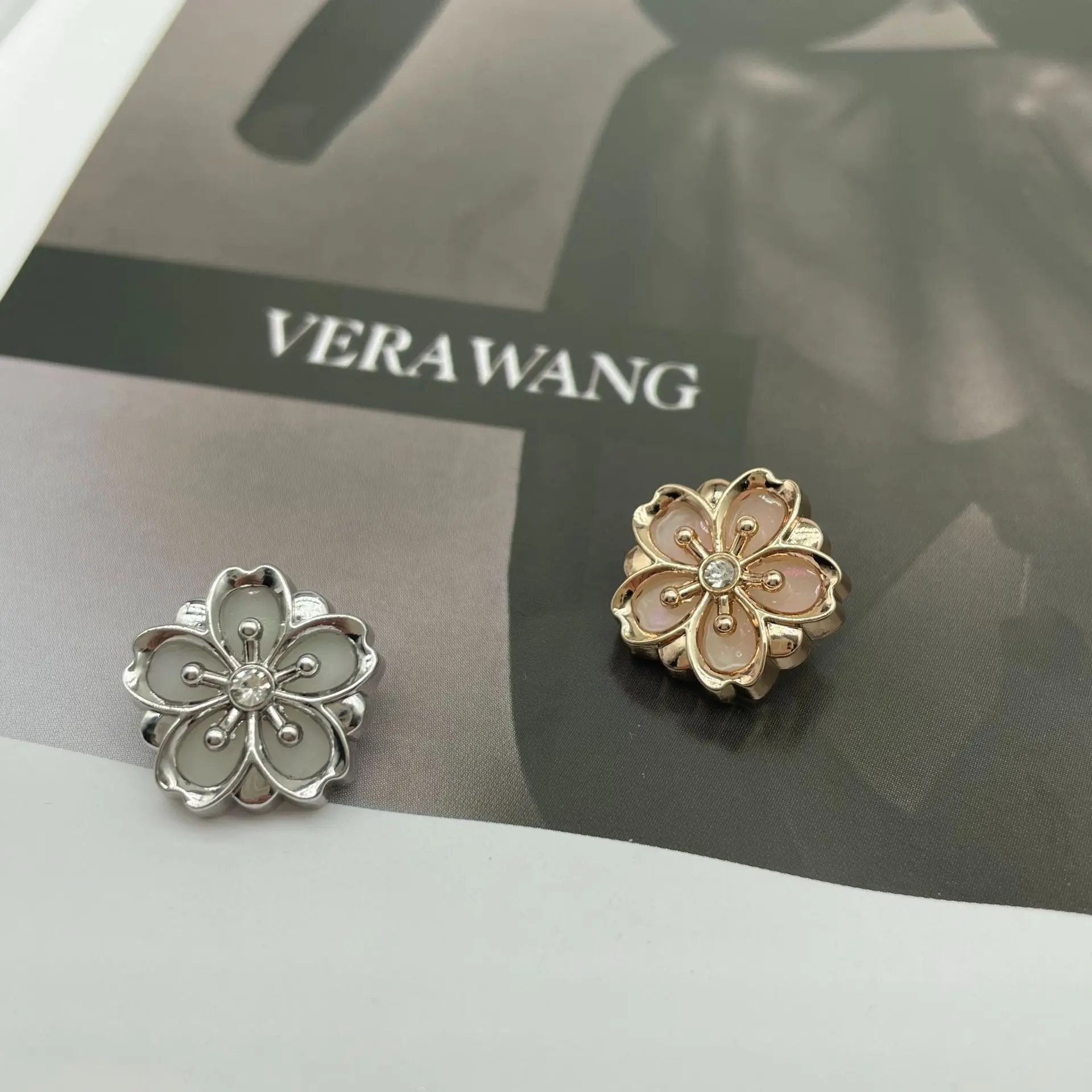 6PCS Exquisite Wholesale Flower Metal Buttons Sewing Women\'s Coat Fur Decorative Buckle