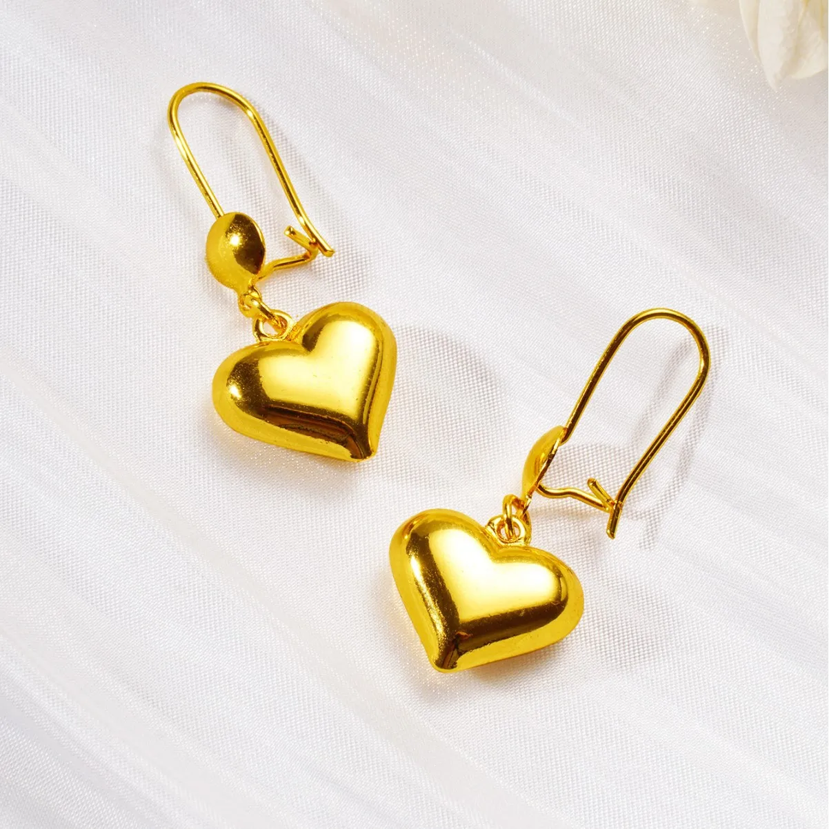 Europe and the United States cross-border gold-plated earrings, earrings, metal smooth surface full peach heart pendant temperam