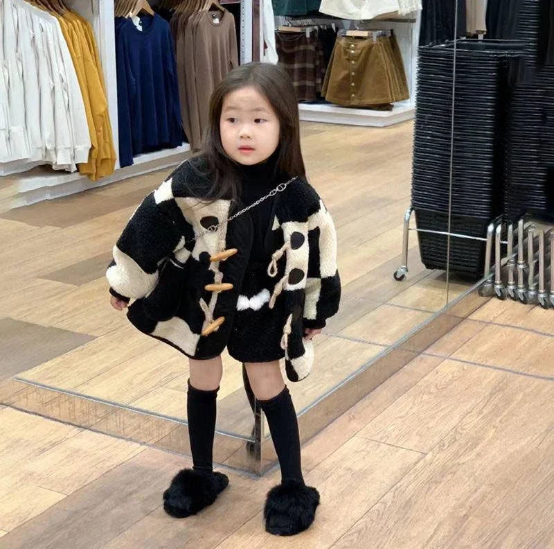 Girls Coat New Winter Lamb Wool Coat Stylish and Thick Cowhide Button Plush Checkerboard Pattern Coat