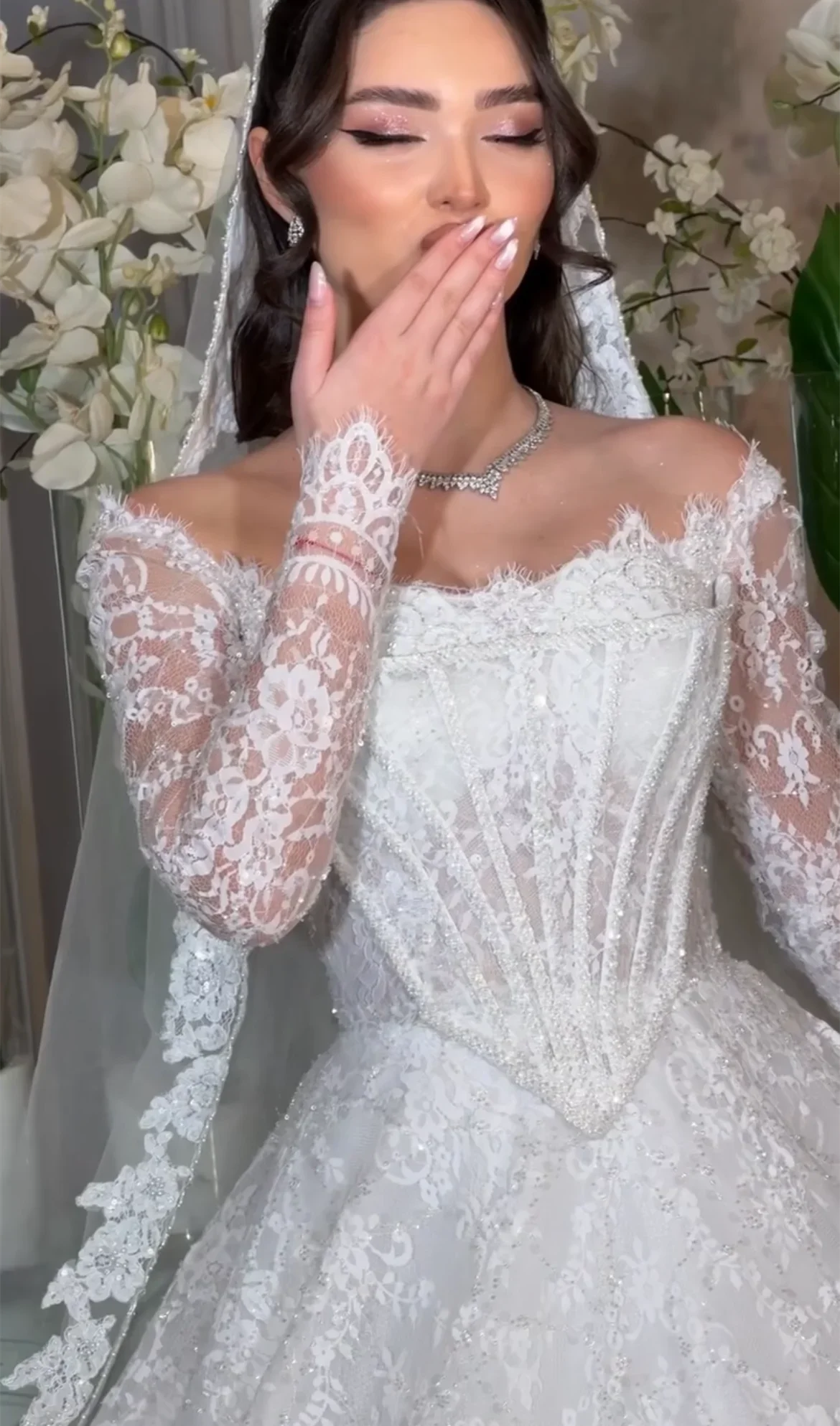 

Exquisite Wedding Dress 2027 Off The Shoulder Long Sleeves Lace Appliques Princess Birde Bridal Gowns Vestido De Novia
