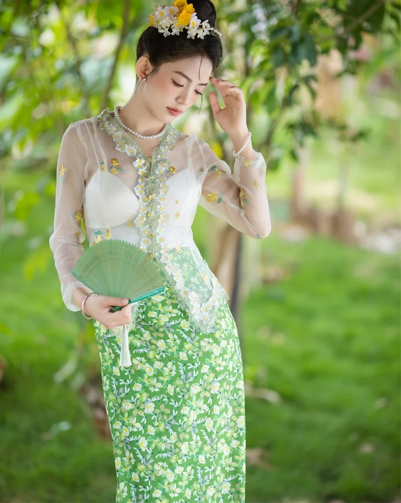 

Malaya Malacca Indonesia Improved Nyonya Style Fresh Green Blouse Tops Bra Skirt Set Beautiful South East Asia Trend Clothing
