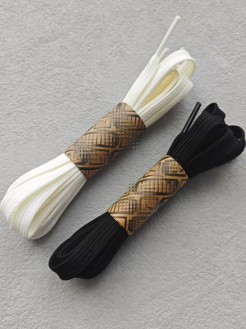 Original Rose Collaborative Racing Shoes Laces Thin Bottom Black White Shoe Ties for Women Fashionable Sports Sneakers