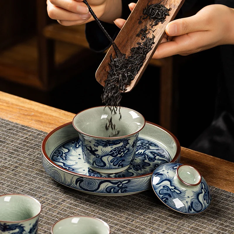 High Quality Old Clay Blue and White Porcelain Fish Horseshoe Gaiwan Tea Cup Ink Color Brewing Bowl Ceramic Anti-Scald Set Suit