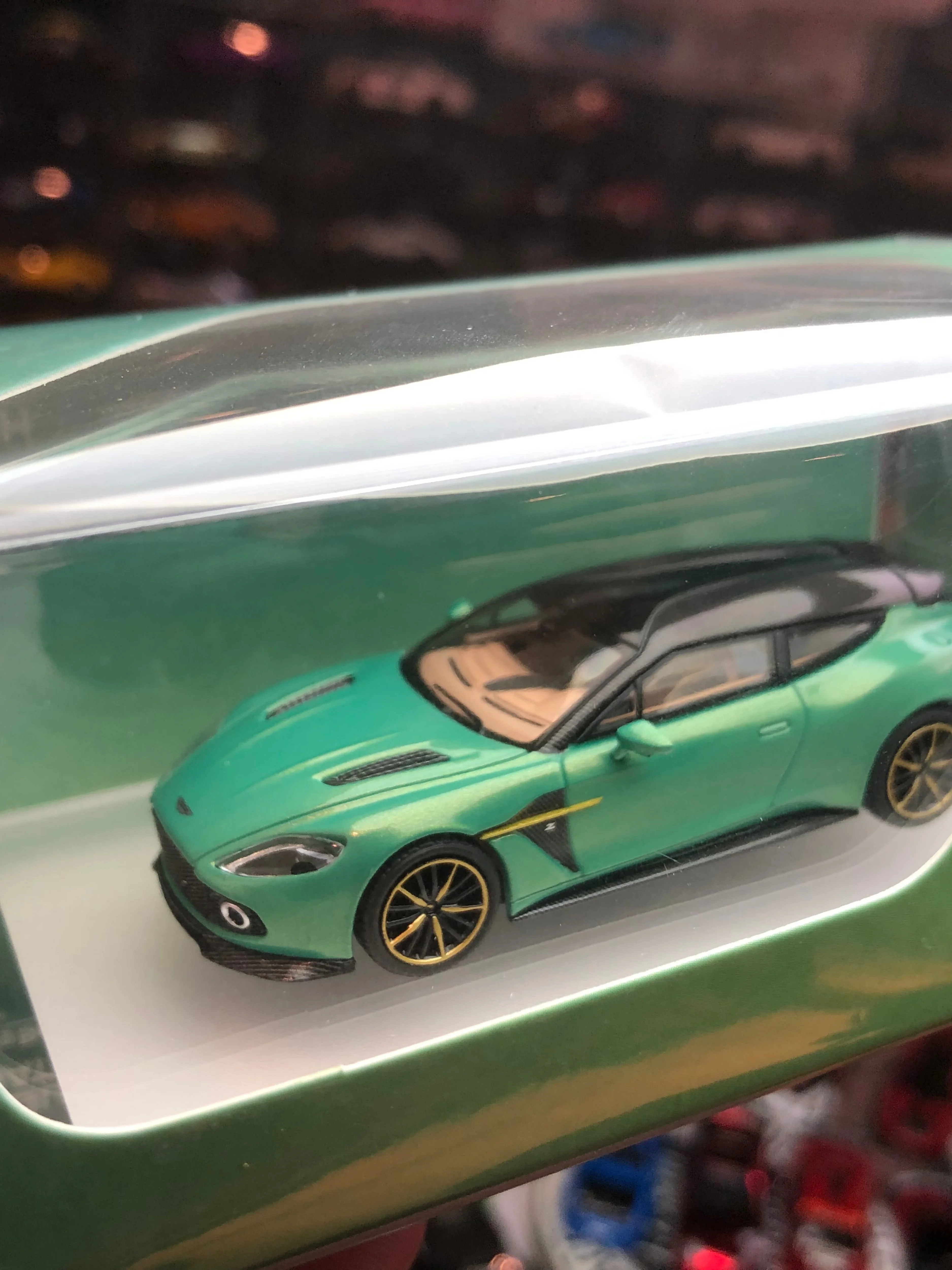 King Model 1:64 Vanquish Zagato Shooting Brake Green Diecast Alloy Model Car