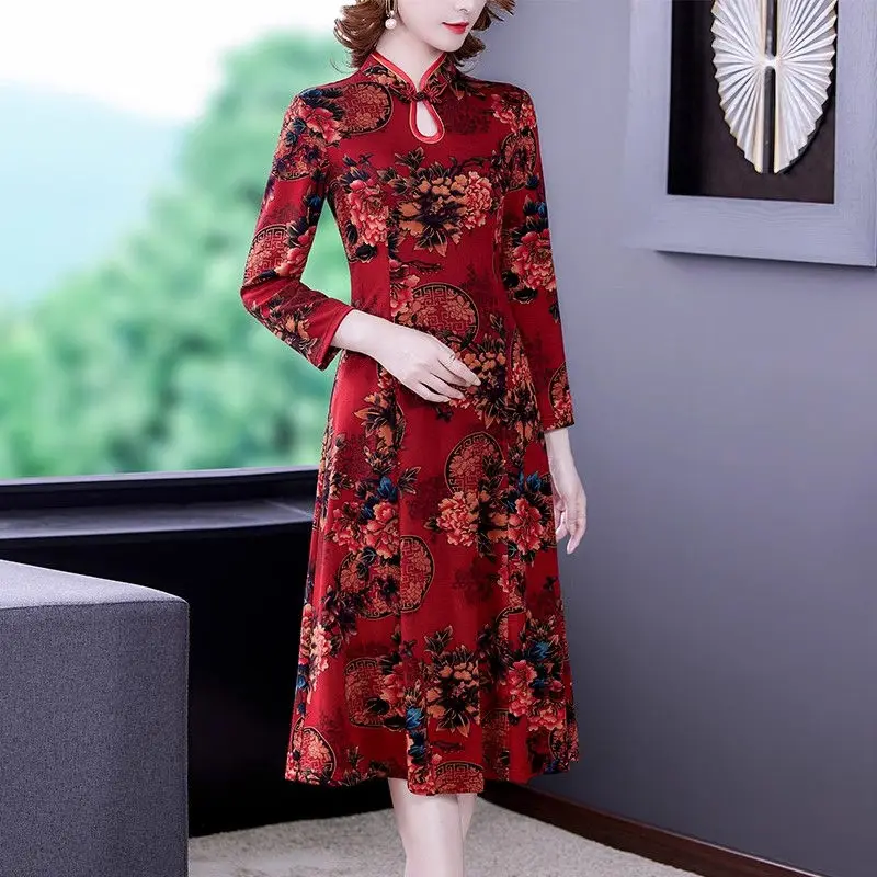 

Large Retro Improved Qipao Dress 2023 Autumn Winter Temperament Mom's Elegant Noble Slim Fit Long Dress Printed Cheongsam Z2742