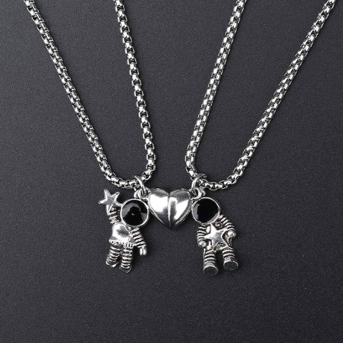 2Pcs/Set Fashion Heart Magnetic Astronaut Pendant Couple Necklace For Women Men Creative Spaceman Paired Choker Lover Jewelry