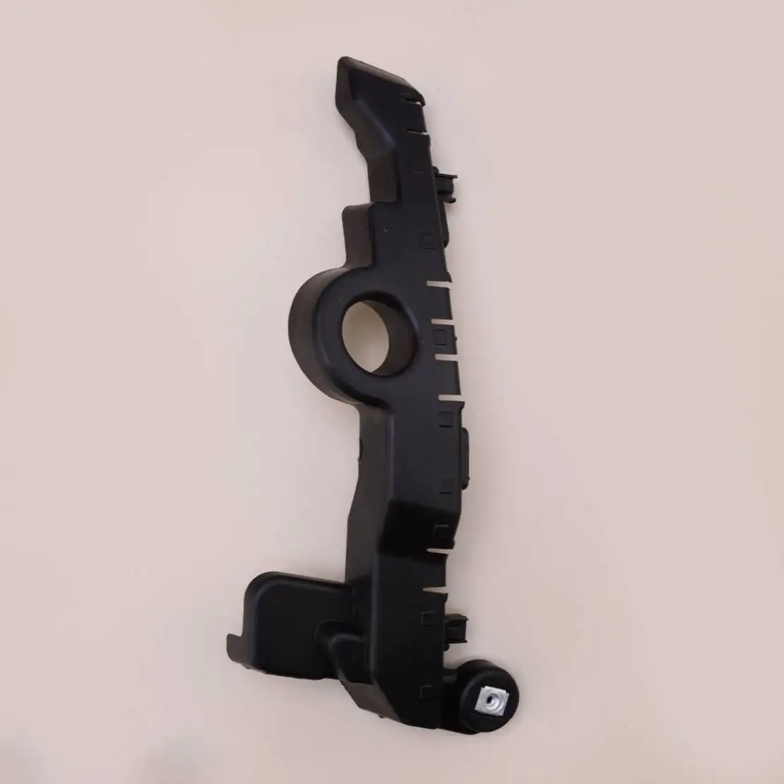 

Right Front Bumper Guide Bracket Black ABS 23388663 GM1063142 Fit for GMC Sierra 1500 2019 2020 2021 2022 2023