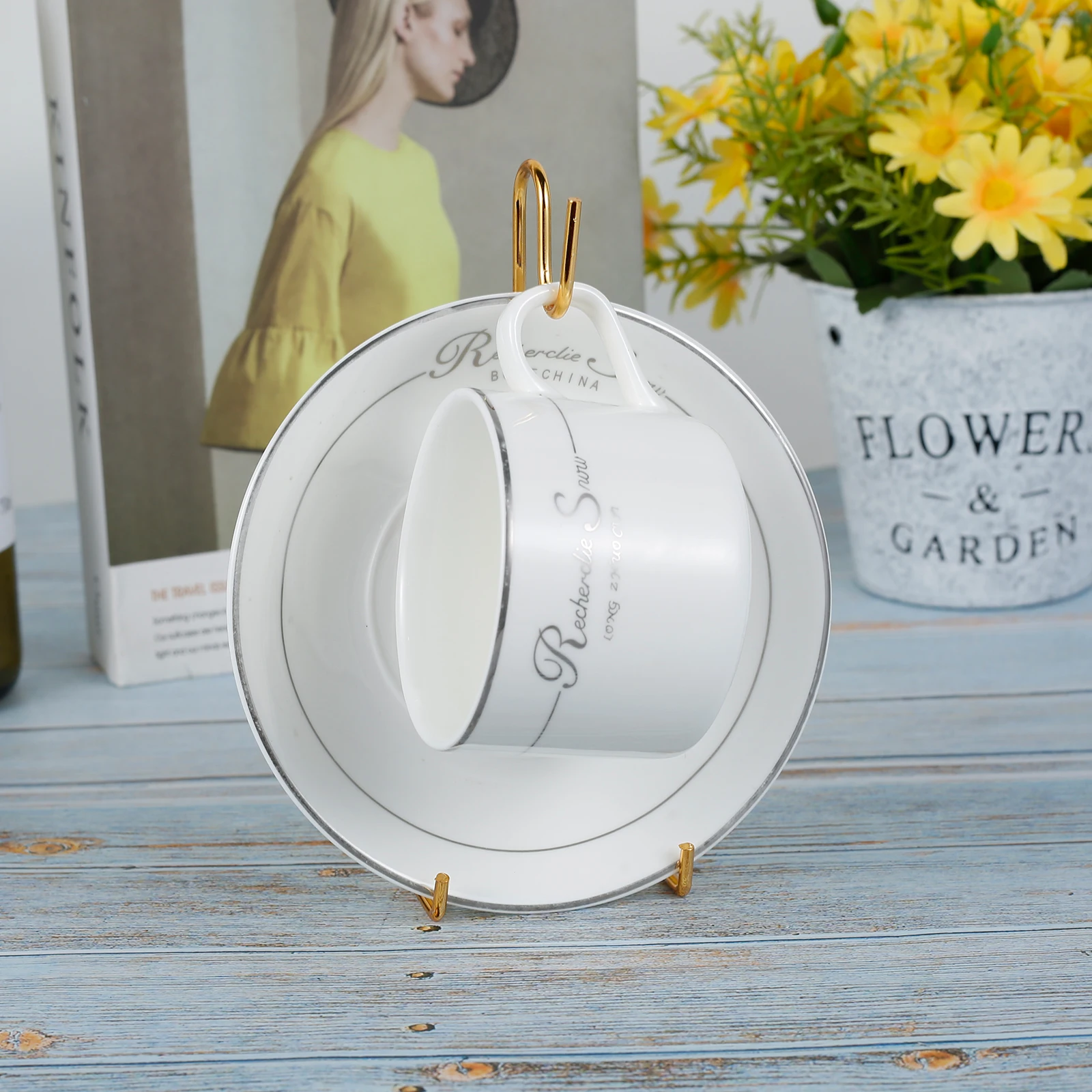 8Pcs Metal Tea Cup and Saucer Display Rack Coffee Cup Saucer Holder Luxury Tea Cup Holder Display Stand Suitable For Tray Tea