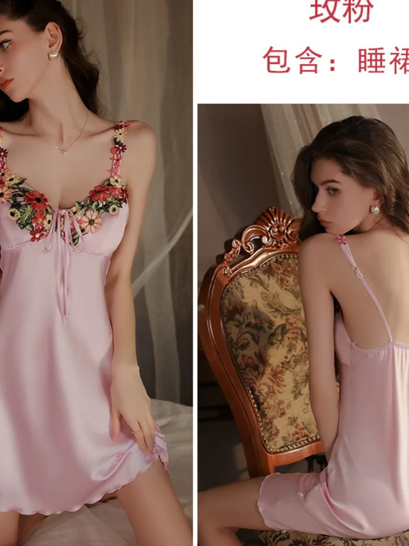 大きいサイズのセクシーな女性用パジャマ、胸クッション付きディープ V、軽くて豪華なシルクの滑らかなサテンのサスペンダーナイトガウンホーム UGOA