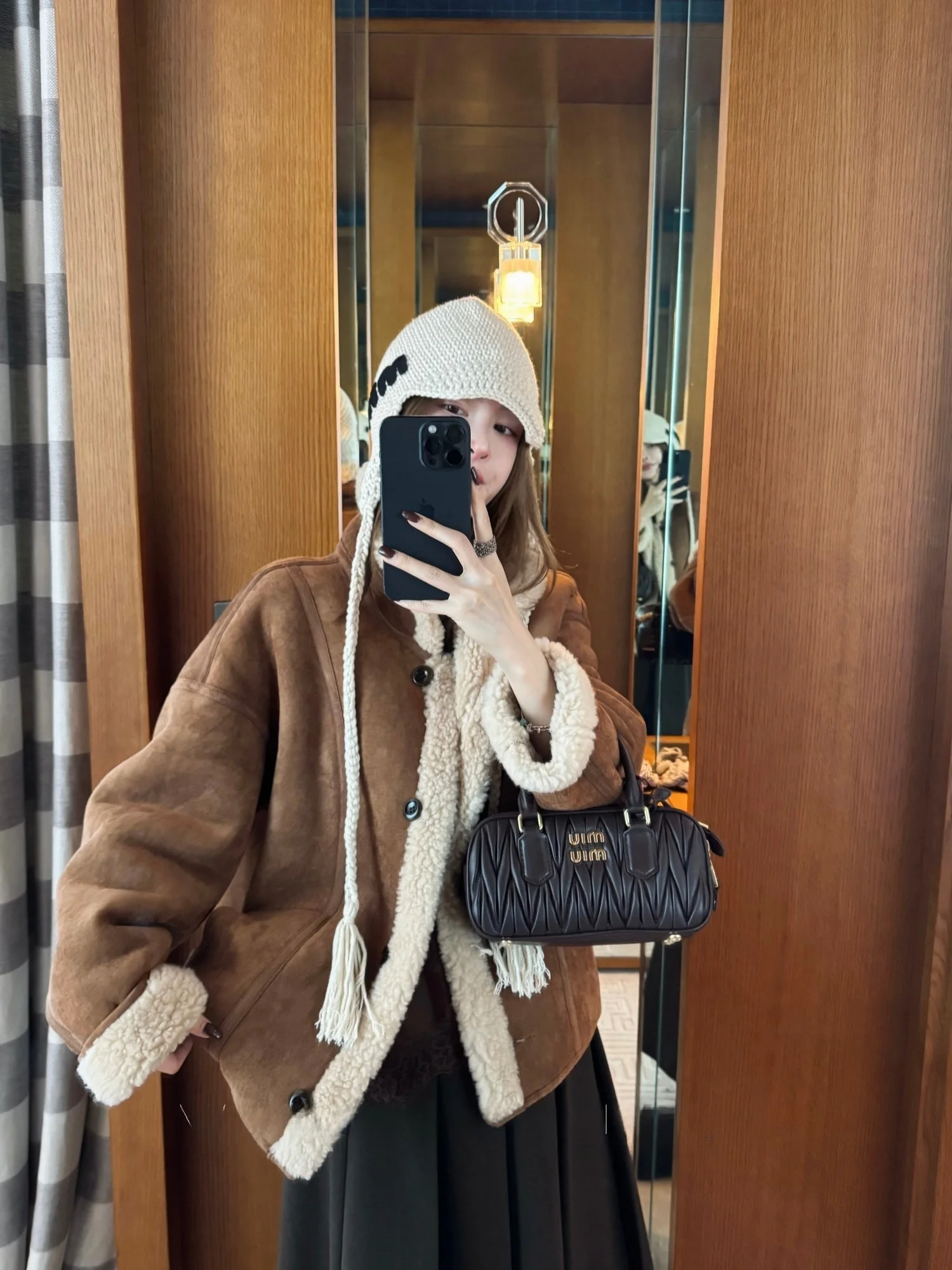 

Куртка Qian Meixi 00 из шерстяной замши для женщин: приталенная, для повседневной носки, с эффектом стройности, экологичная, с интегрированным мехом, винтажный стиль