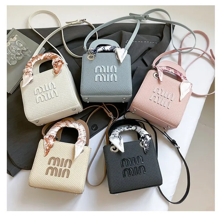 

2025 New Women's Retro Tote Bag, Chic Adjustable Scarf Strap Crossbody Purse, Versatile Shoulder Bag for Work & Dating