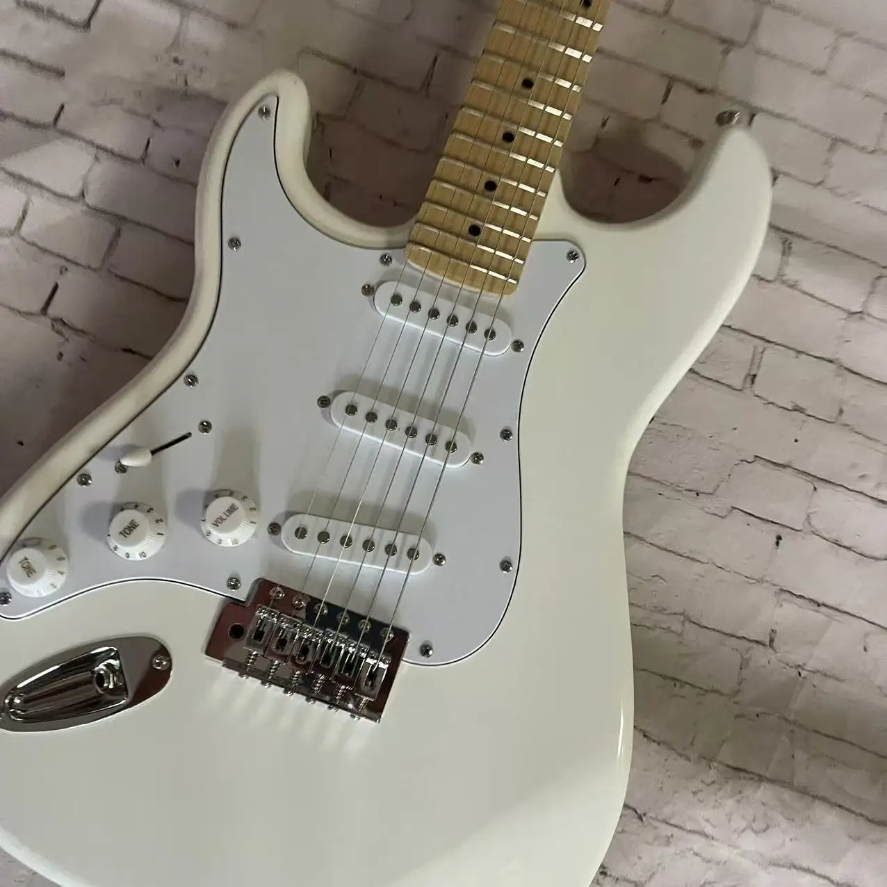 Electric Guitar 6-Chord Left Hand Electric Guitar, White Body, Factory Realistic Picture, In Stock