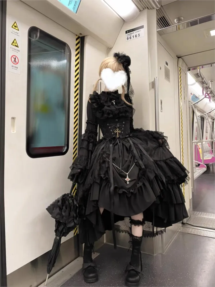 Dunkles Mädchen-Hemd im gotischen Stil mit Ärmeln, super wunderschönes Anzugkleid mit Taillengürtel und Hüftgürtel