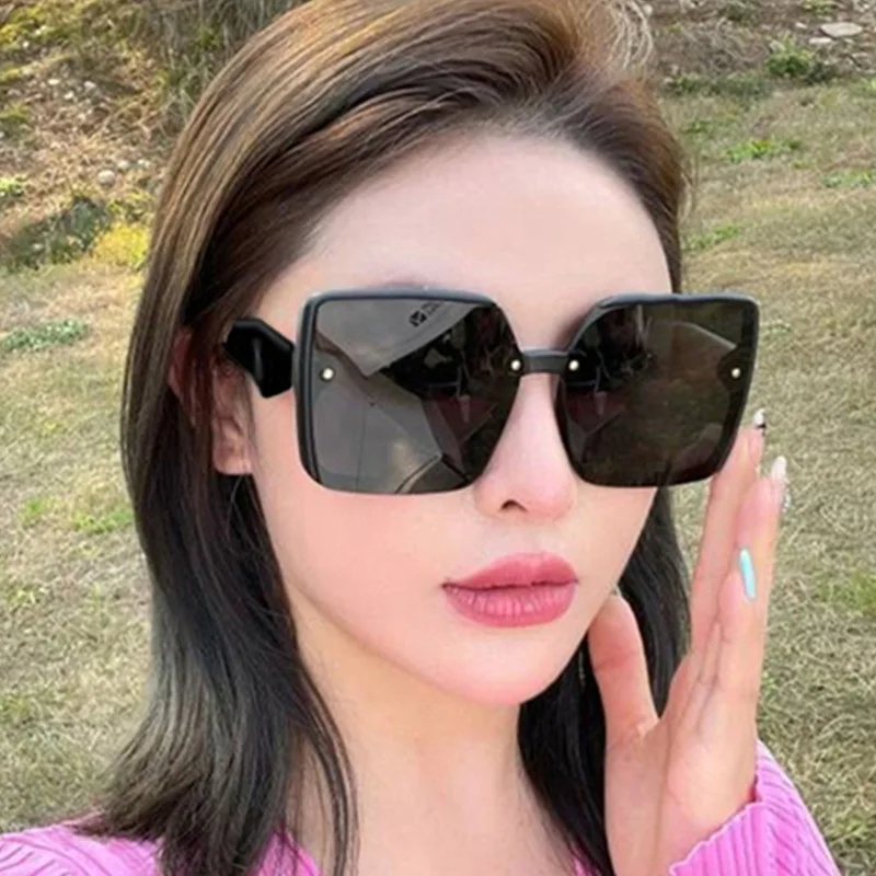 

Солнцезащитные очки в большой квадратной оправе в Европе и США, модные тенденции, индивидуальные сетчатые красные женские солнцезащитные очки, подарочная коробка для очков