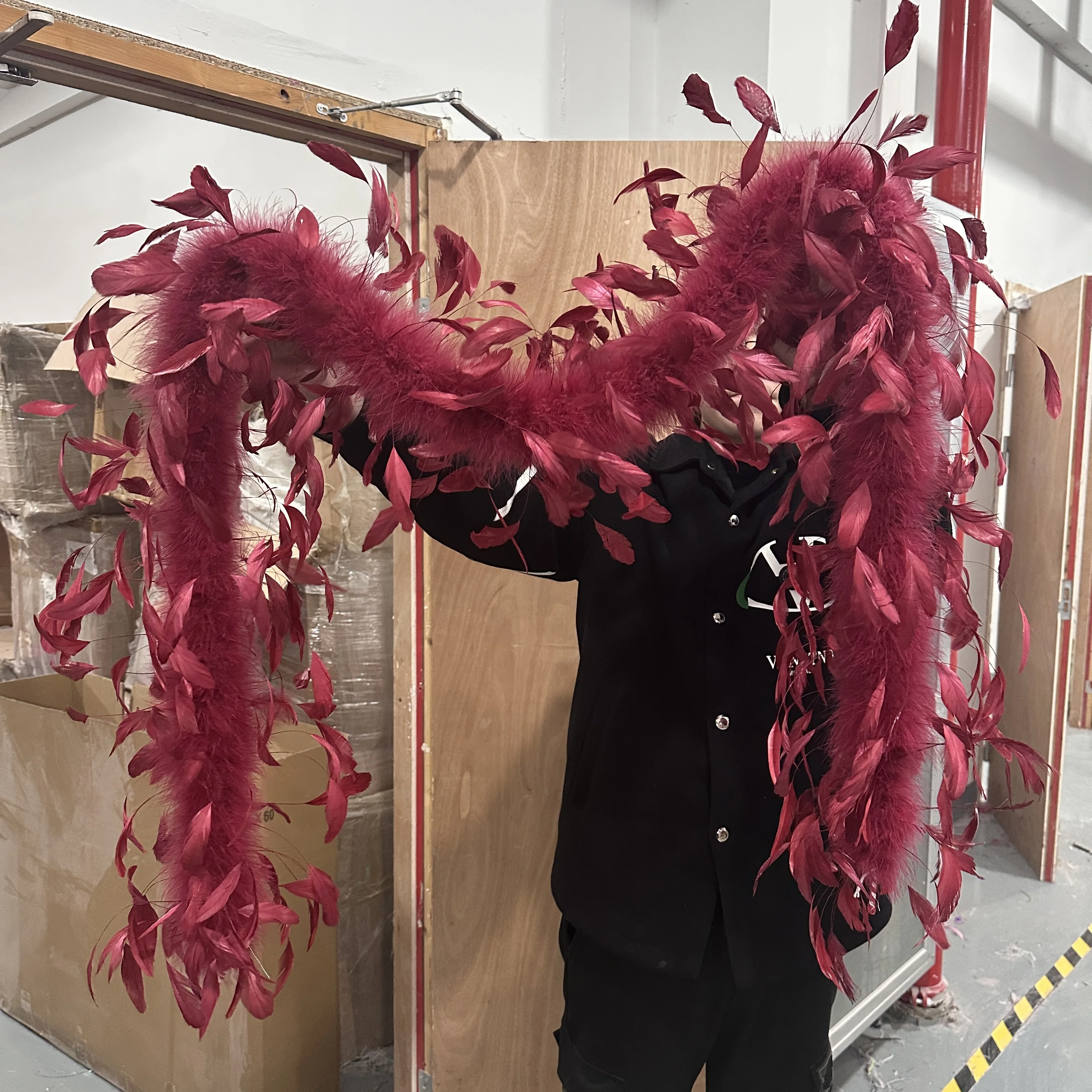 

2-метровое пушистое боа из перьев мраморной куртки (50 г) с натуральными перьями курицы, плюшевая шаль для свадебного платья, декорации для сцены