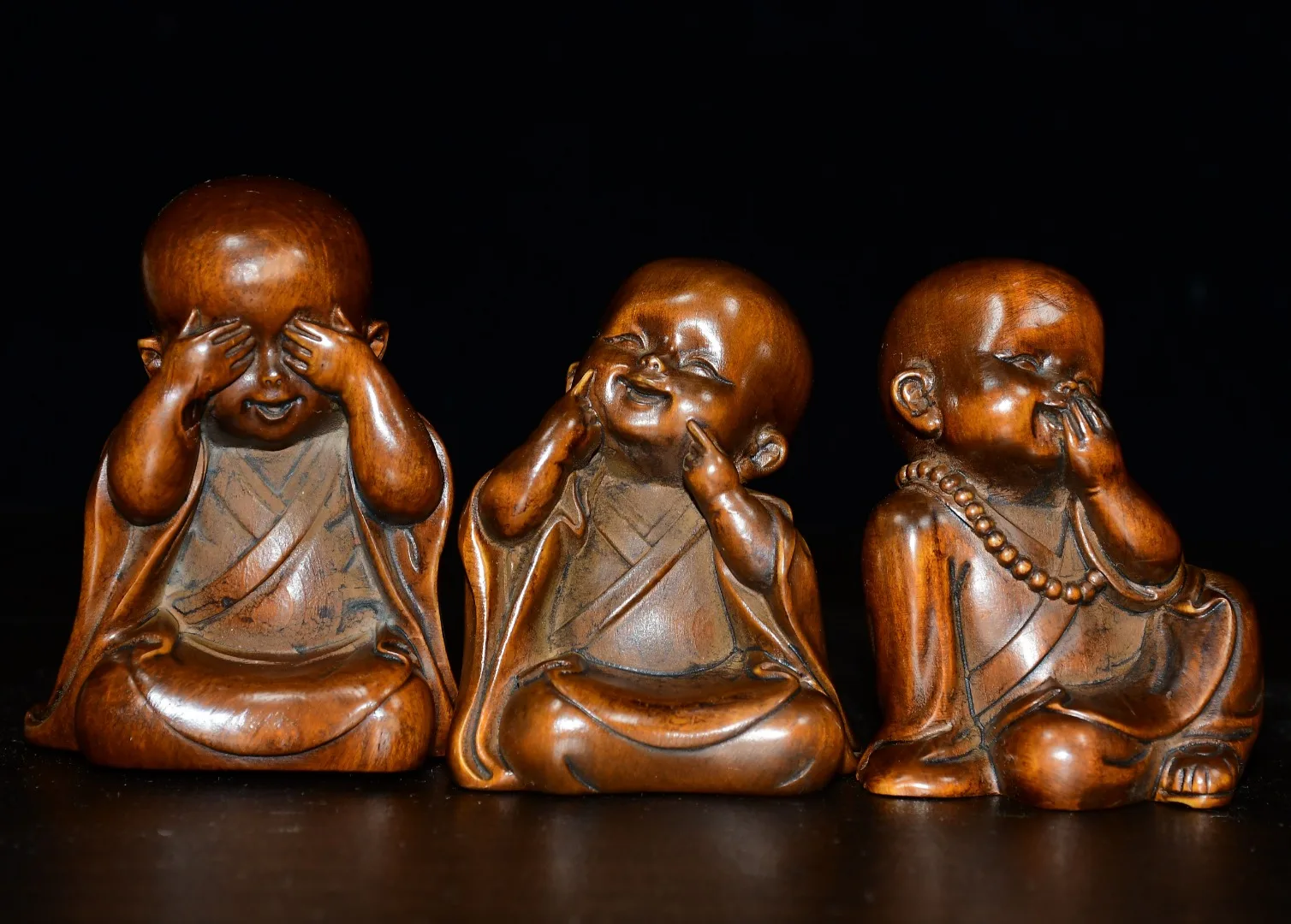 China boutique lobular boxwood do not look, do not say, do not cry ornaments home decoration desk small ornaments.