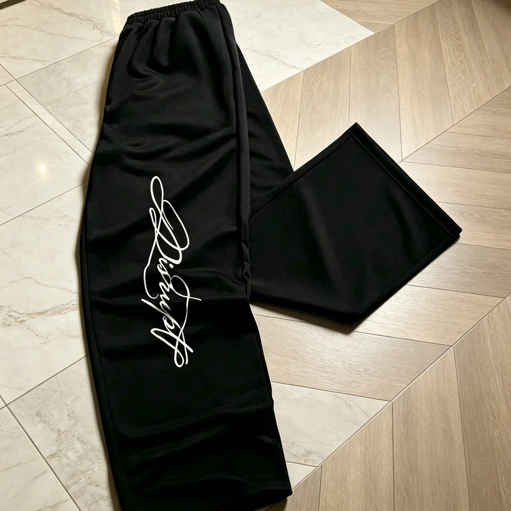 Men's Casual Sports Pants, Adopting American Retro Style, with Wide Legs and Smooth Design Suitable for Home and Outdoor Wear