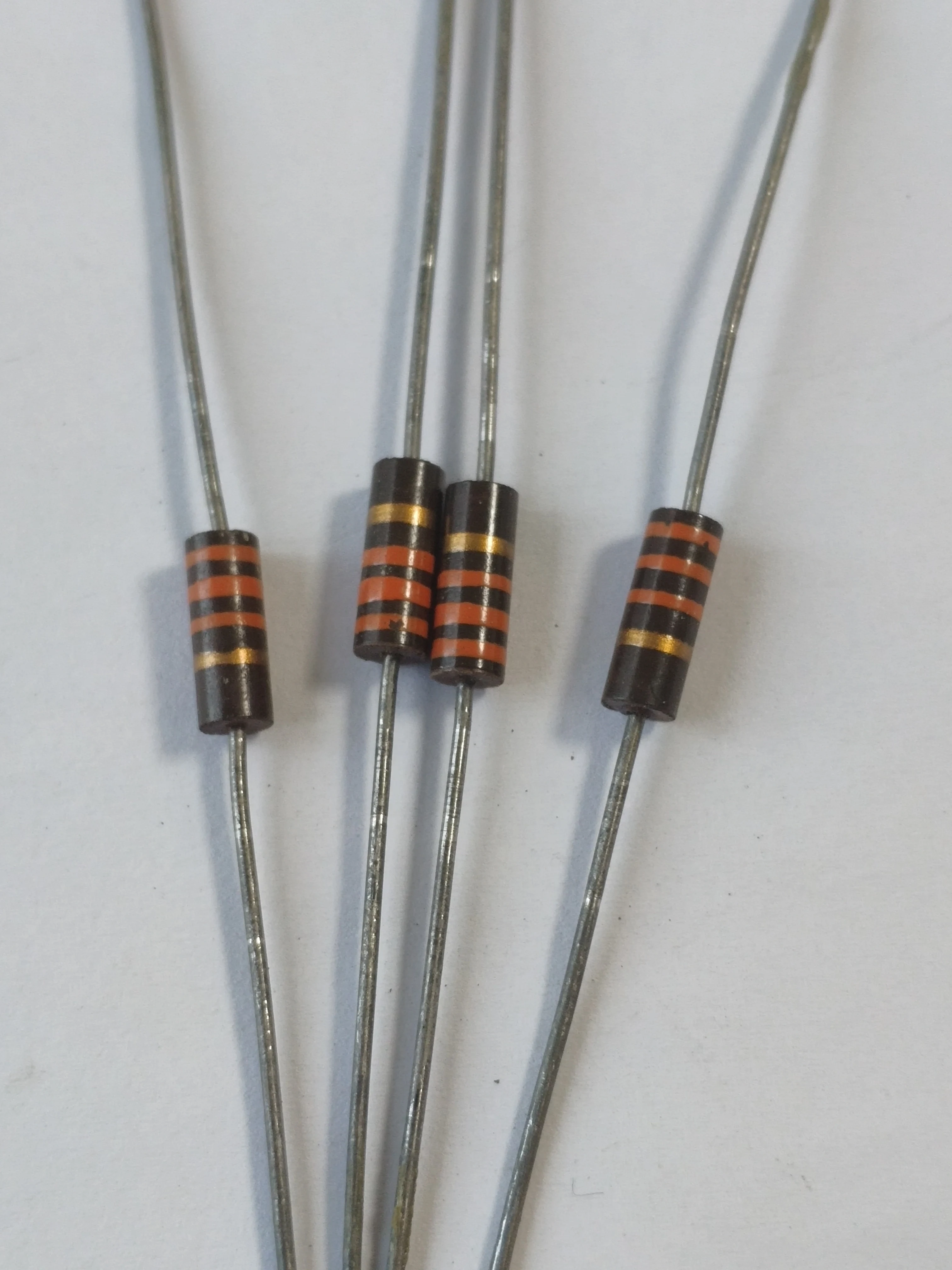 Carbon core non-inductance resistor 0.5W33K  color ring carbon core resistor 1/2W33K size: 4X9