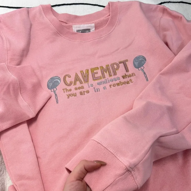 

Зимние толстовки большого размера CAVEMPT розового цвета высокого качества с вышивкой и буквенным принтом, пуловер с круглым вырезом, повседневный мужской и женский пуловер с длинным рукавом