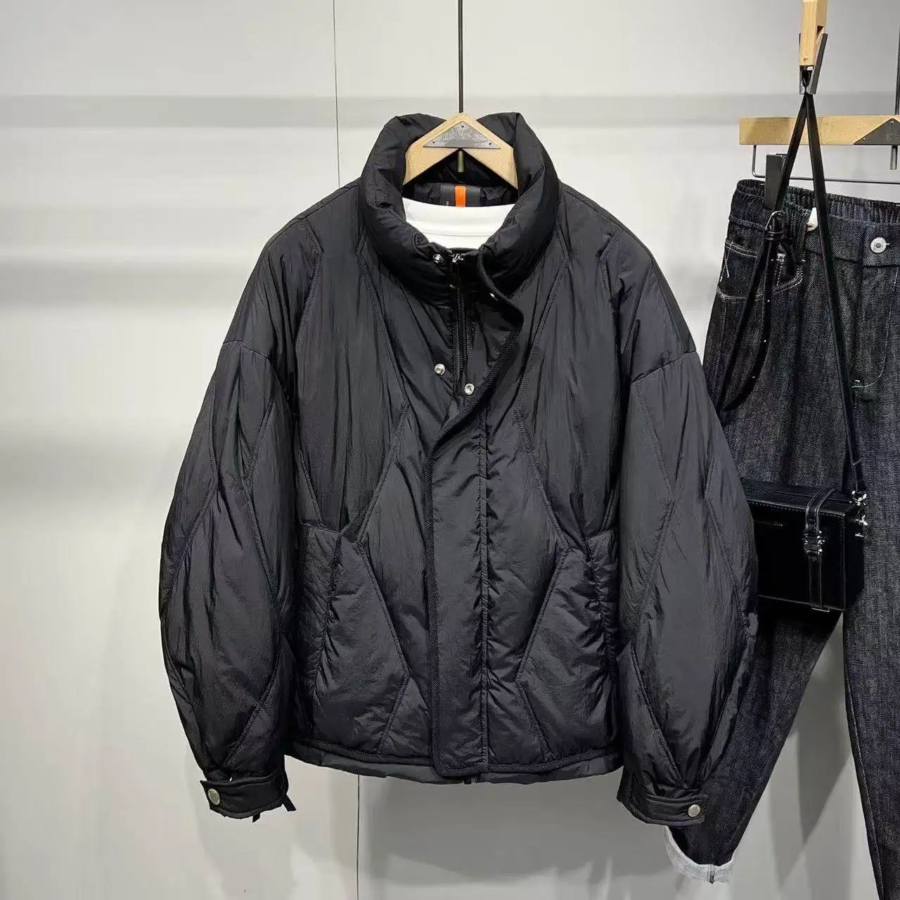 

Модная мужская черная пуховая куртка с утеплением, воротником-стойкой, узором в ромб и свободным кроем, верхняя одежда