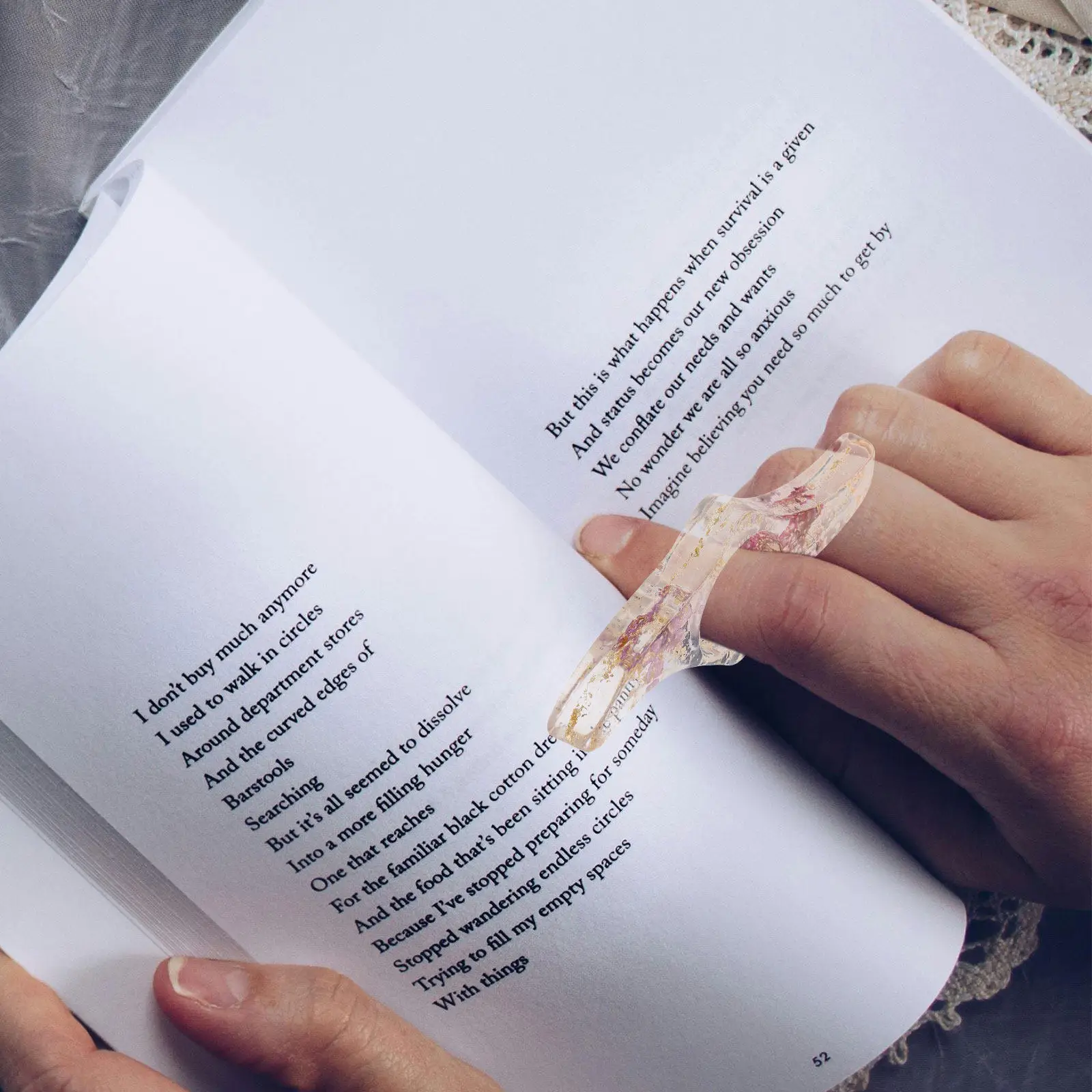 

Flower Design Bookmark Ring Stylish Thumb Book Holder for Avid Readers Teachers Students Portable Page Spreader Convenient