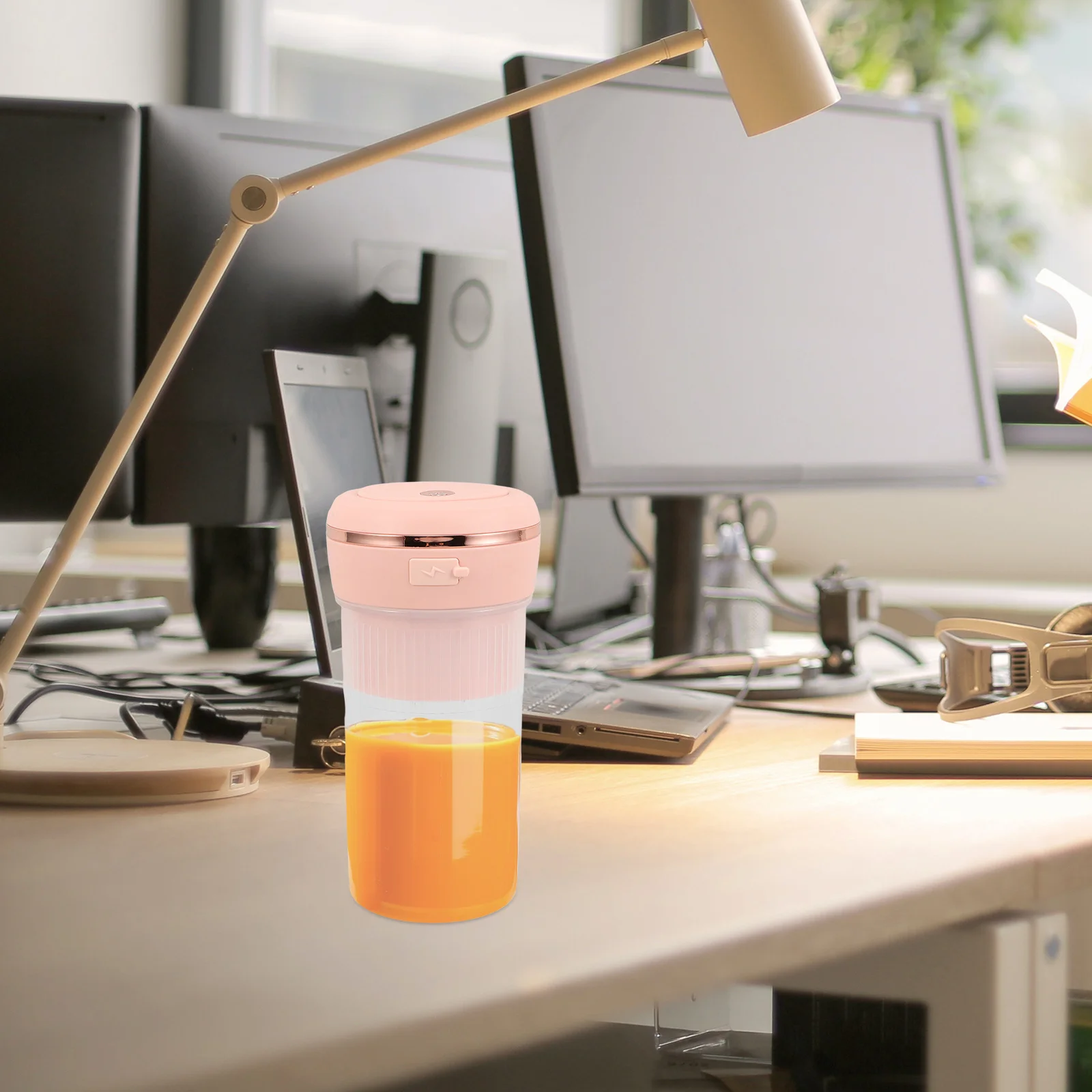 

Portable Juicer Cup USB Rechargeable Electric Juice Blender for Citrus Fruits Automatic Smoothie Maker Travel Home Office Use