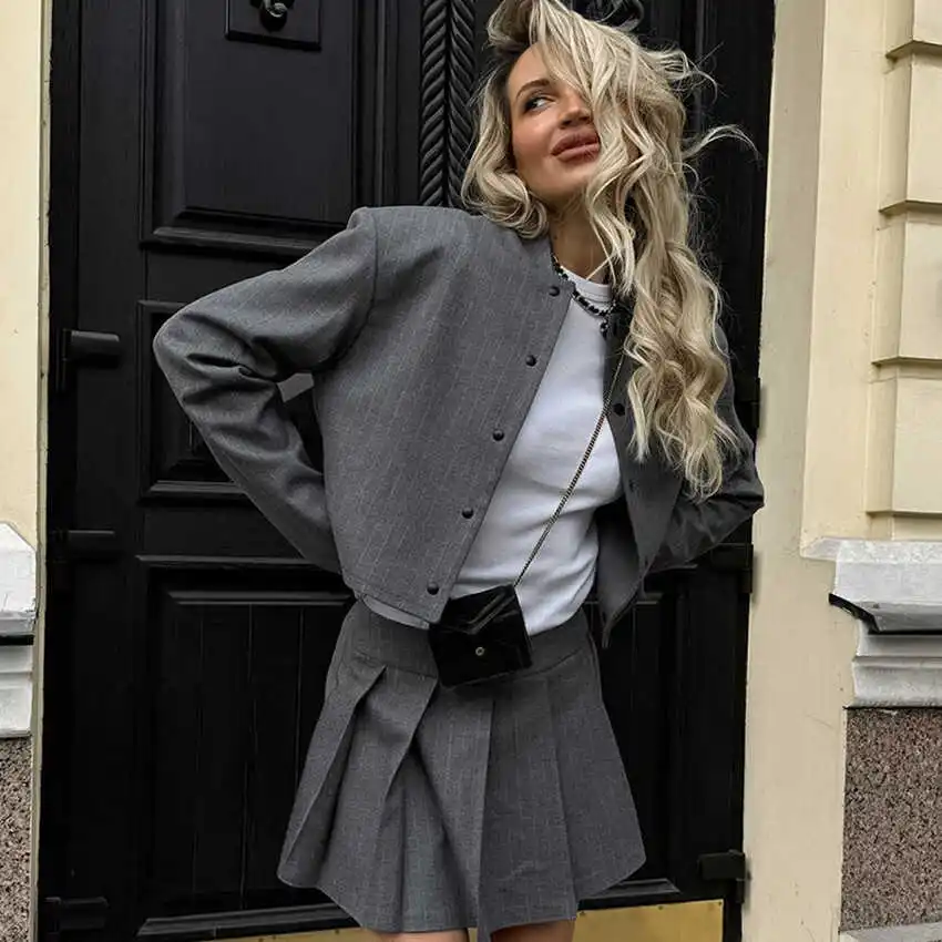 

Casual Women's Suit Striped Slim Fit Set High Waist Long Sleeve Pleated Skirt Fashionable Ensemble for Young Women 18-25