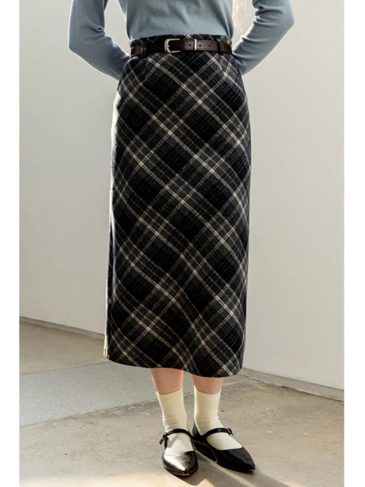 British Style Women Plaid Midi Skirt Faux Wool Classic Tartan Pattern with Back Slit High-Waist A-Line Skirt Casual Office Lady