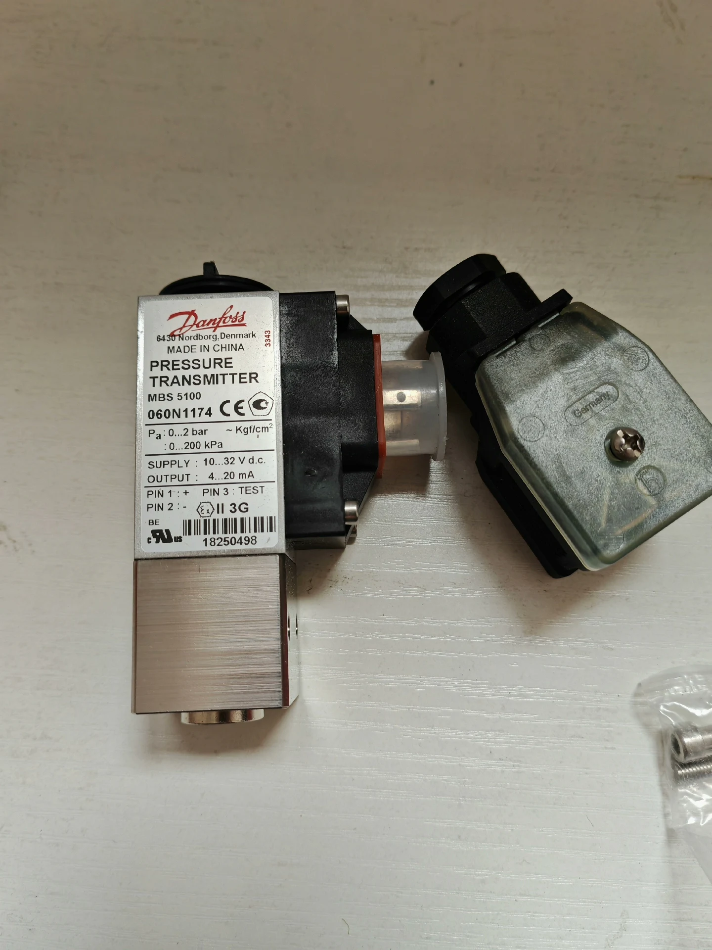 060N1174 MBS5100 Danfoss pressure sensor, 0-2bar, 4-20mA. Pressure interface Flange G1/4 A