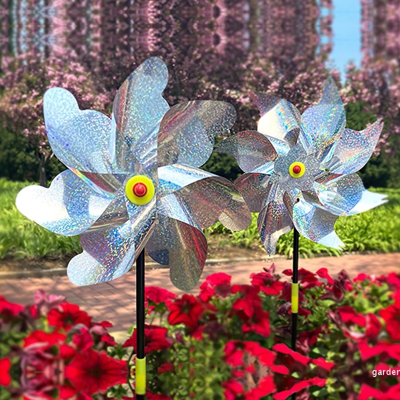 Adornos colgantes que suenan con el viento: ¿Realmente funcionan como decoración y disuasión natural en jardines?