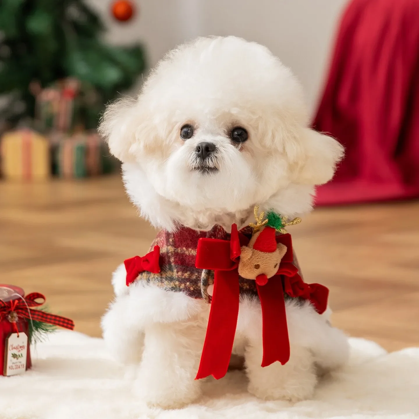 Pet Christmas cape autumn and winter warm dog clothes plaid traction cape hooded fleece puppy than bear teddy