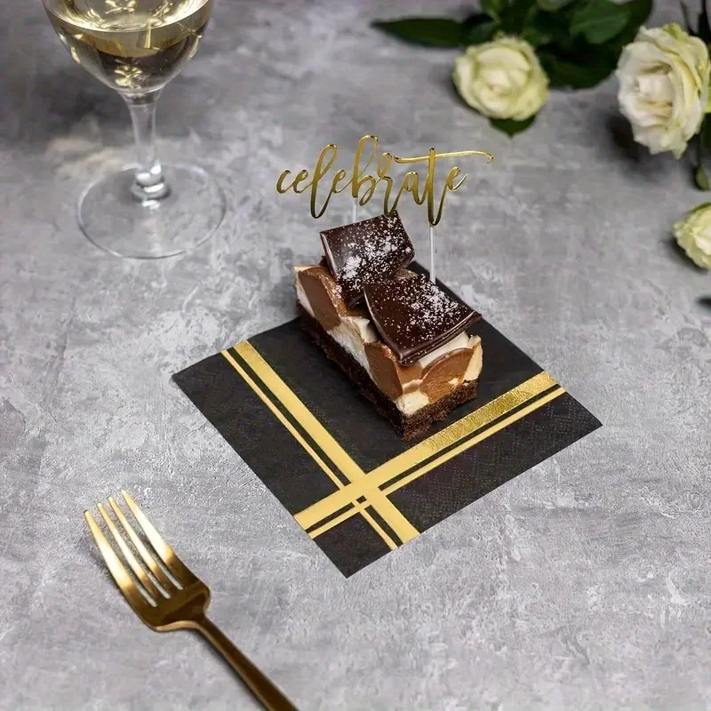 Weiße und goldene Servietten – Set mit 40 Einweg-Cocktail- und Dessertservietten mit Goldbesatz, perfekt für Hochzeitsfeiern und Events – Detail 3