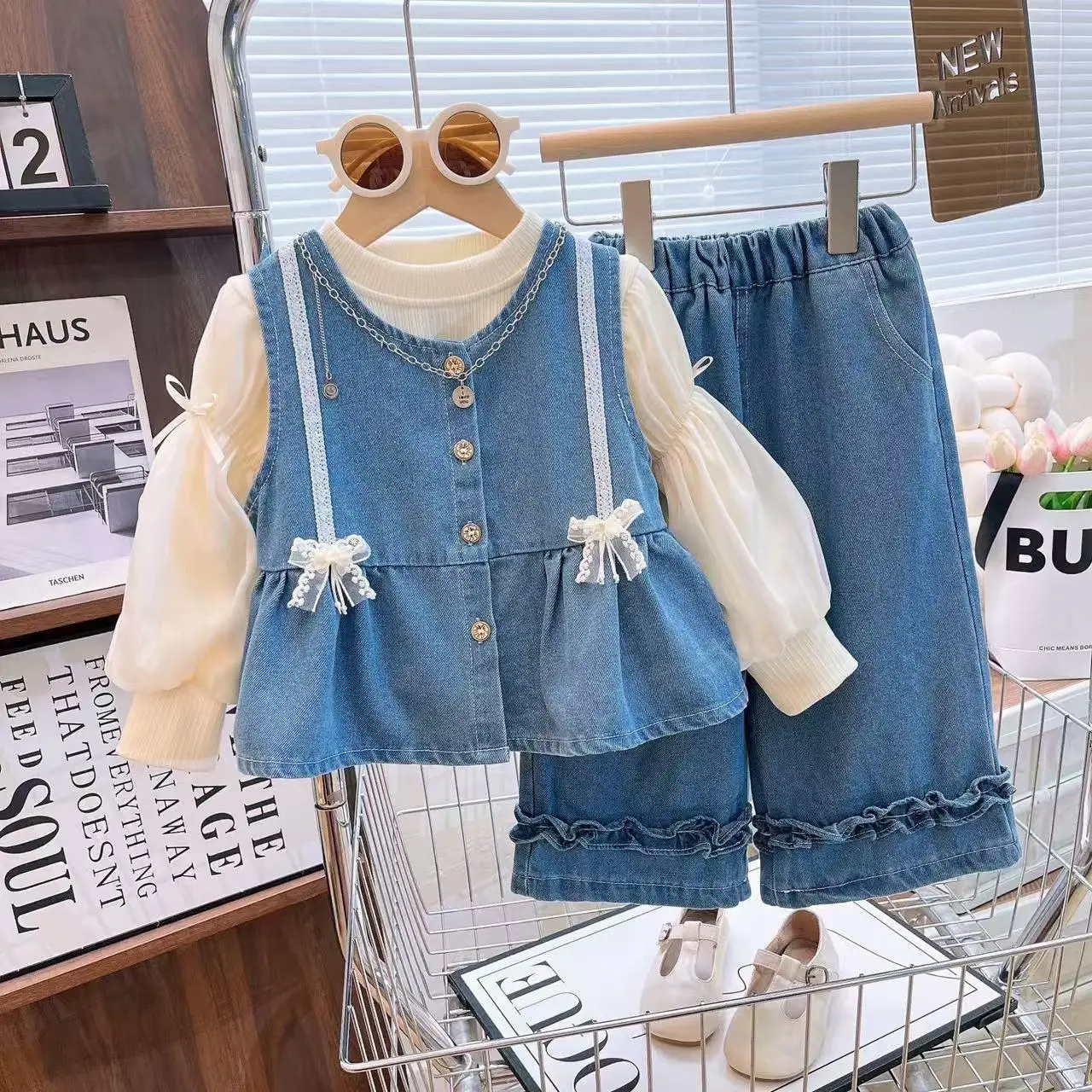 

Girl's Suit 2025 Autumn New Female Baby Cute Denim Vest Bottoming Shirt Trousers Three-piece Set Children's Clothing 100-140cm