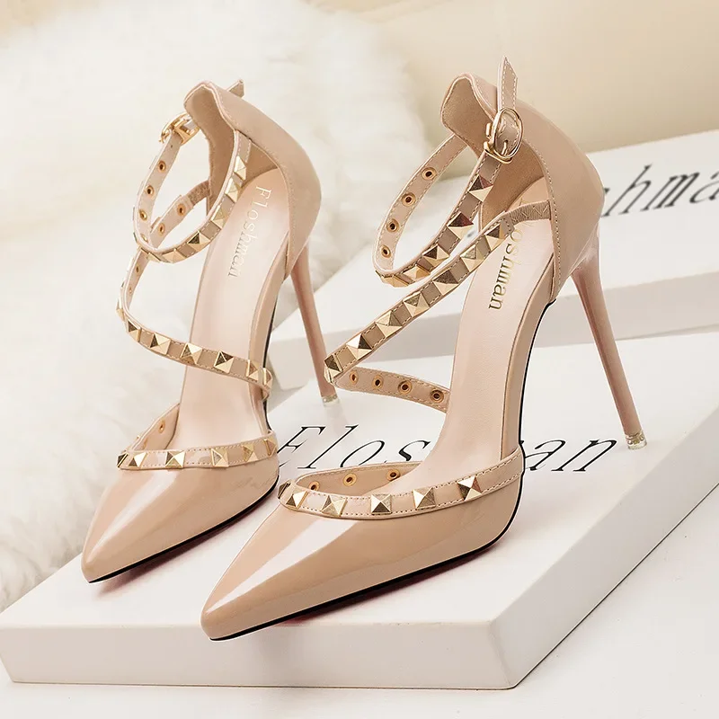 

2025 New Sexy Rivet Nude French Girl Shallow High Heels Thin Heels Pointed Single Shoes for Women