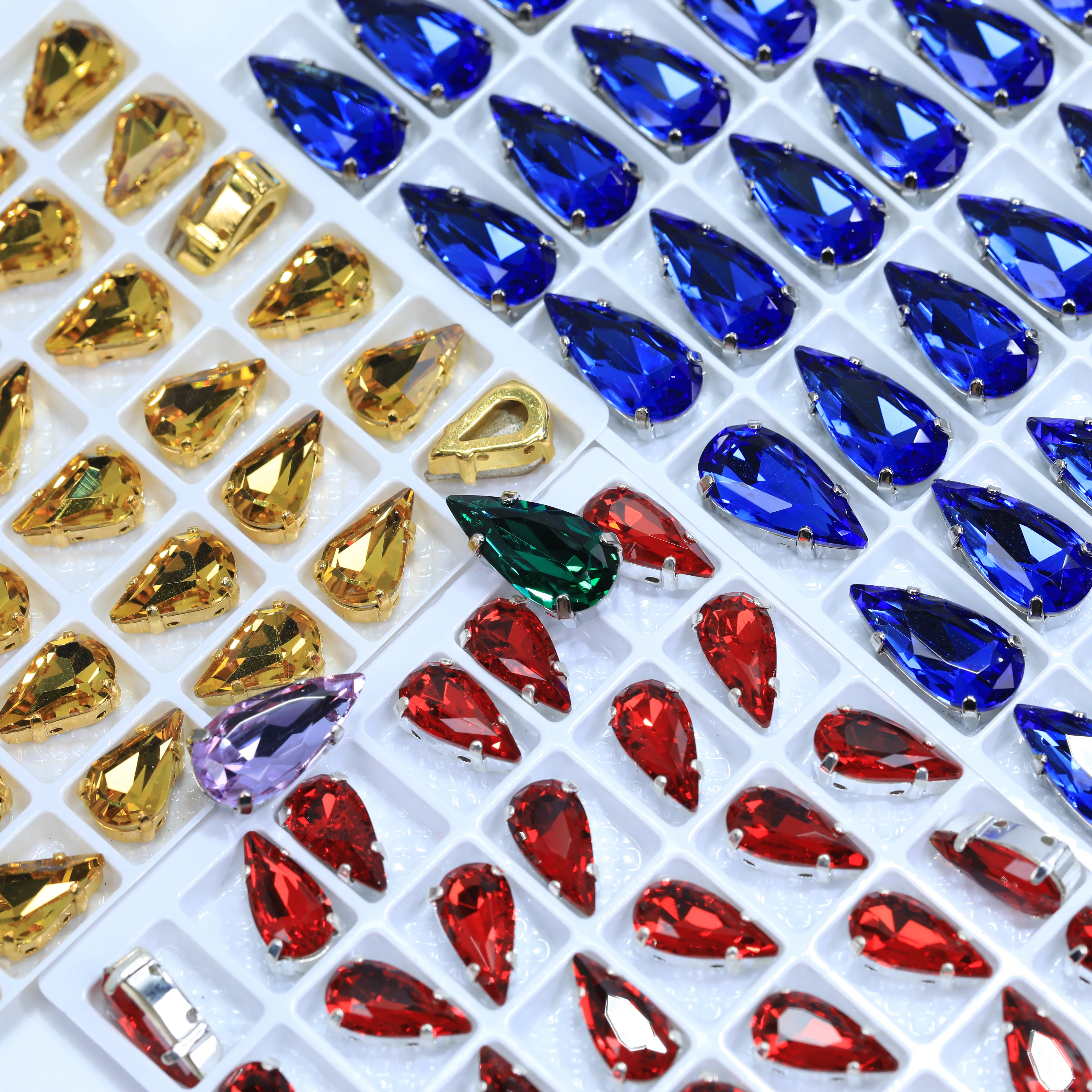 Hochwertige Glas-Strasssteine mit dünnen Krallen, spitzer Rückseite, zum Aufnähen in verschiedenen Farben für Kleidung, Schuhe, Taschen, DIY-Bastelarbeiten, Schmuck, Hochzeit. – Detail 2